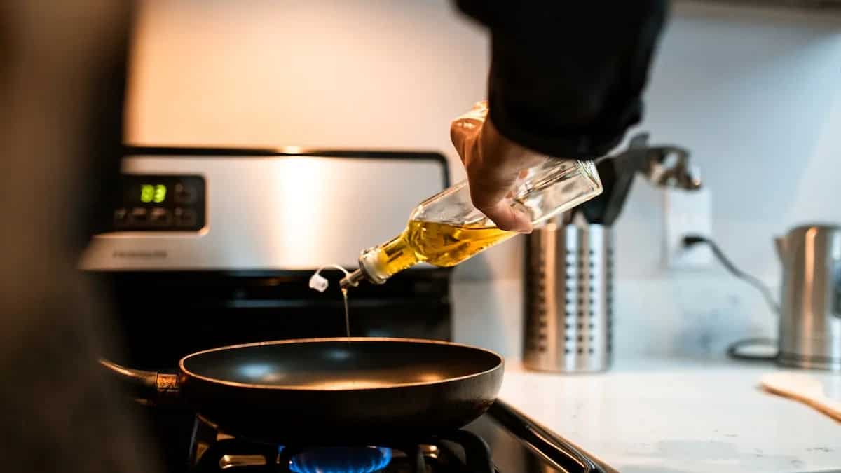 Refined Oil Isn’t Fine For Health! Pick 6 Healthier Cooking Oils