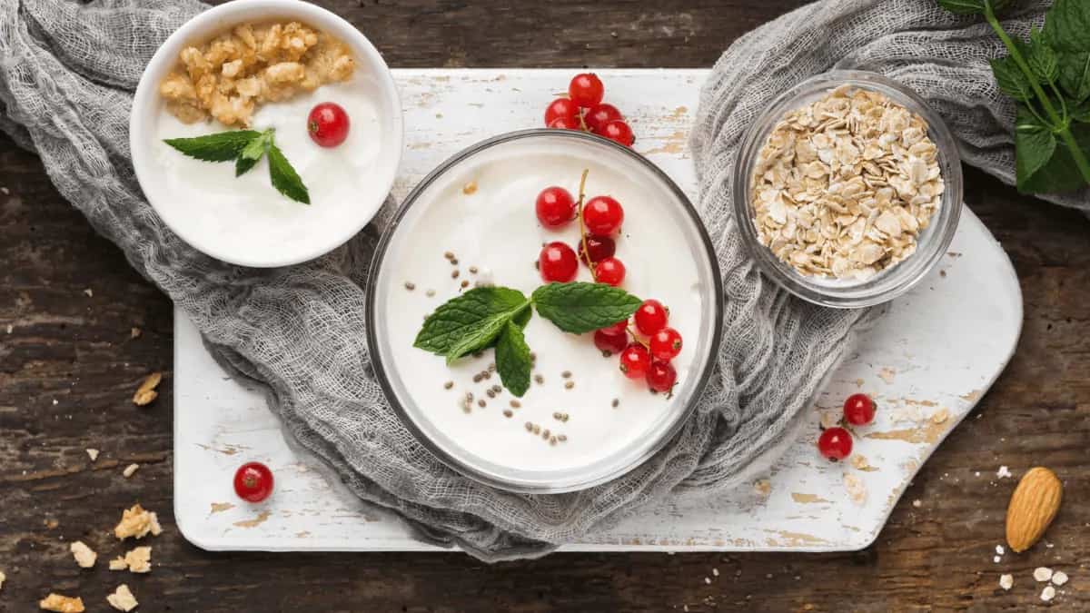 7 Snacks To Pair With Greek Yoghurt For LateNight Cravings