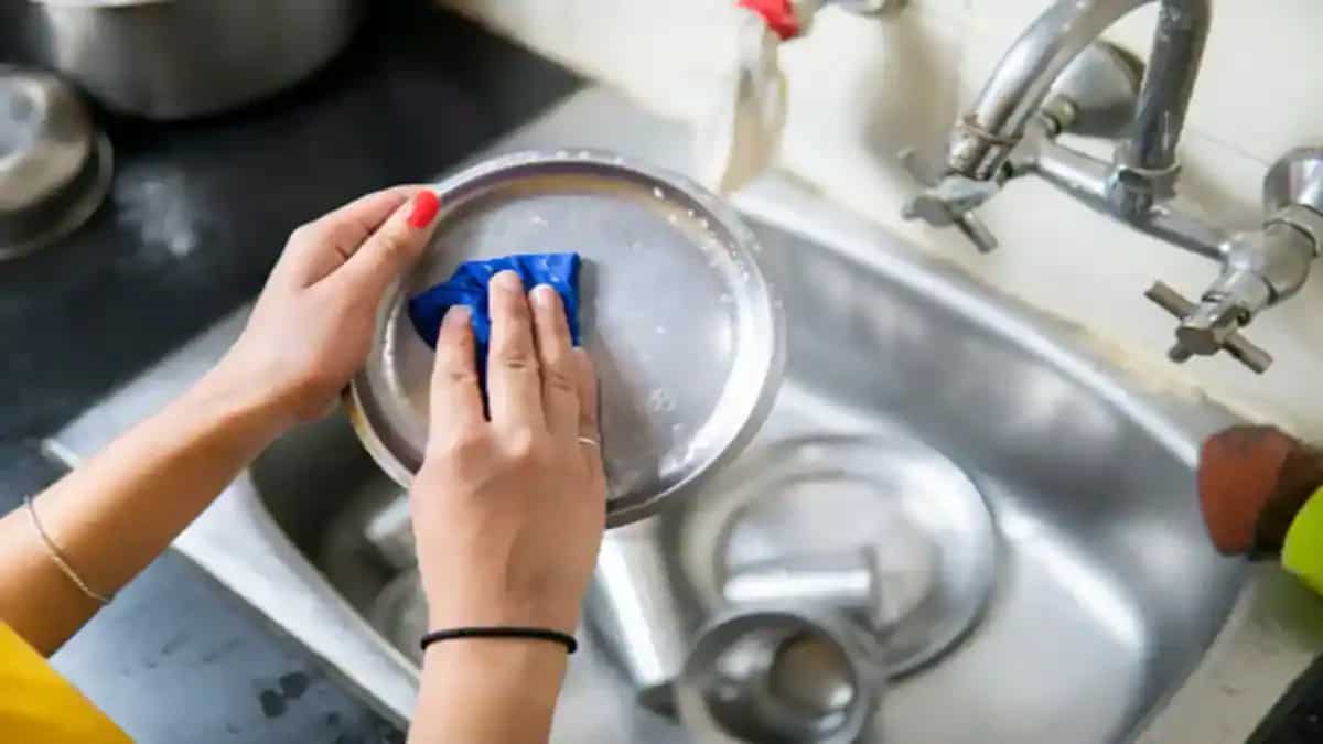 4 Effective And Easy Tips To Clean Greasy Utensils