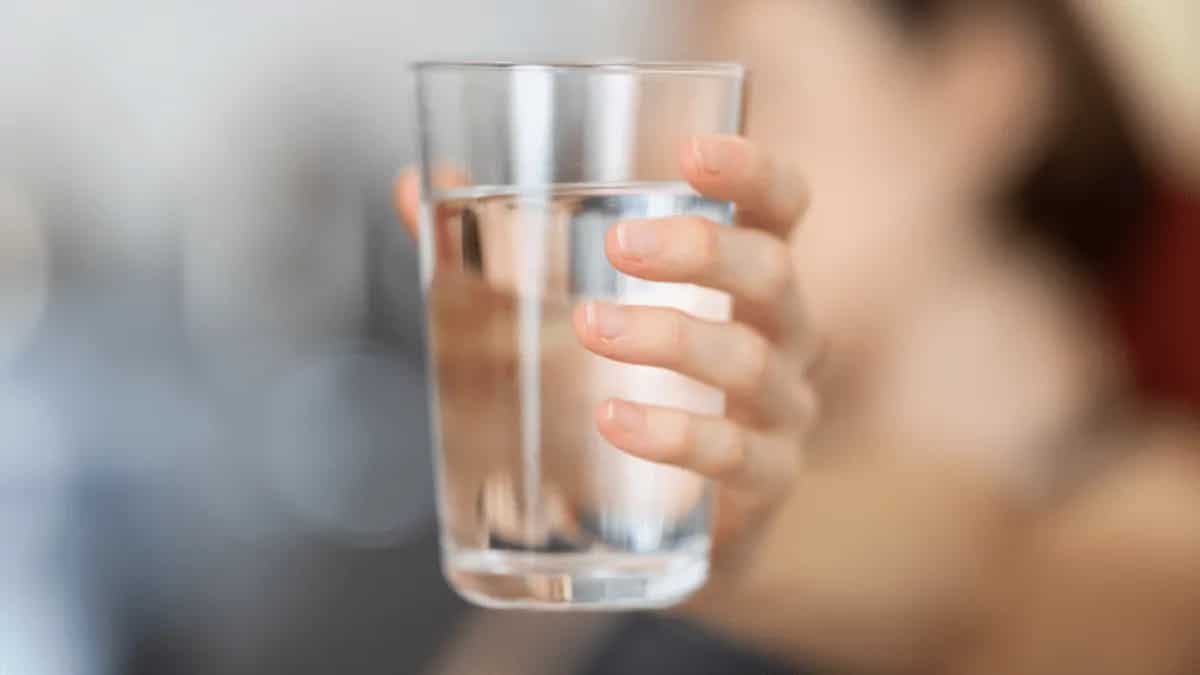 Drink Water Sitting Down Here Are 5 Reasons Why