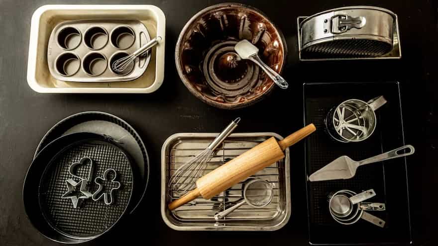 5 Easy Hacks To Clean Your Bakeware 5 Easy Hacks To Clean Your Bakeware