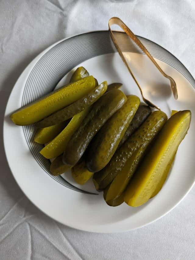 Homemade Dill Pickles That Are Crisp And Easy