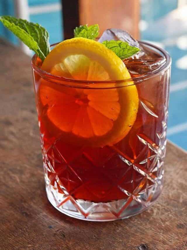 Treat Your Friends With Bourbon Iced Tea This Summer