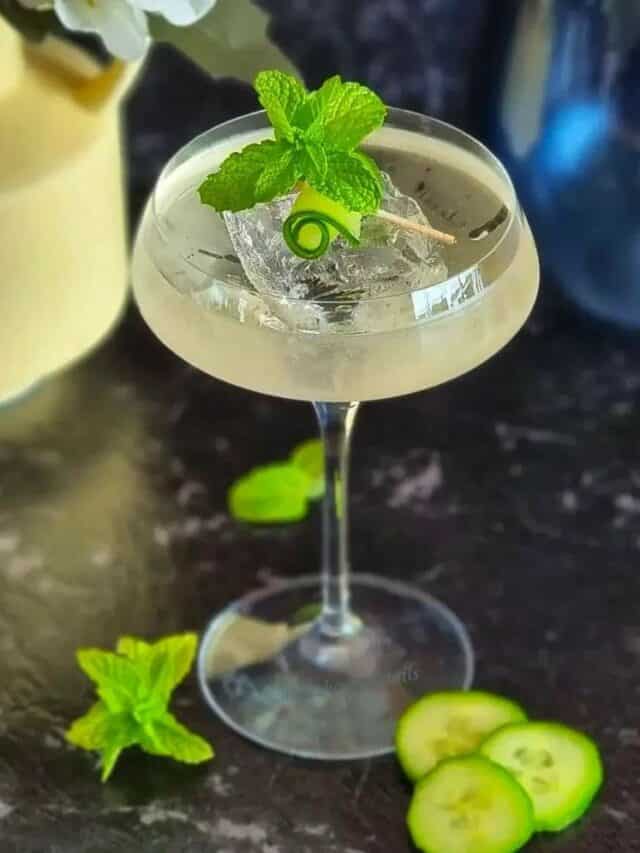 Boozy Cucumber Mint Gimlet Cocktail For Summer