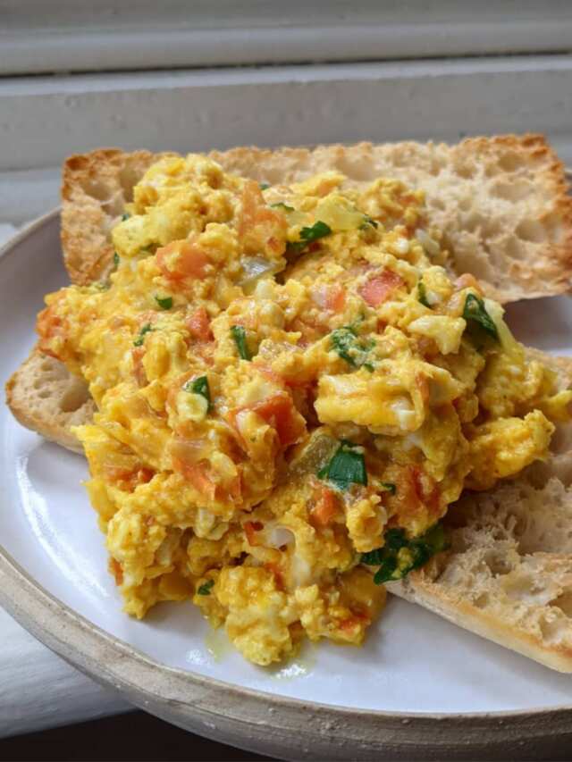 Parsi Akuri A Desified Spicy Scrambled Eggs Recipe