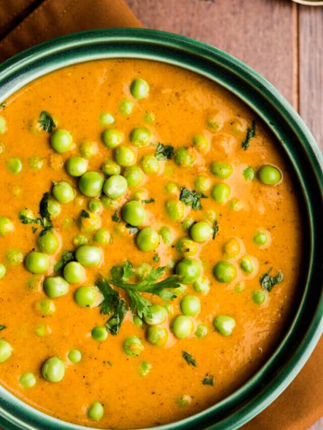 Try This Flavourful Green Pea Curry For Dinner