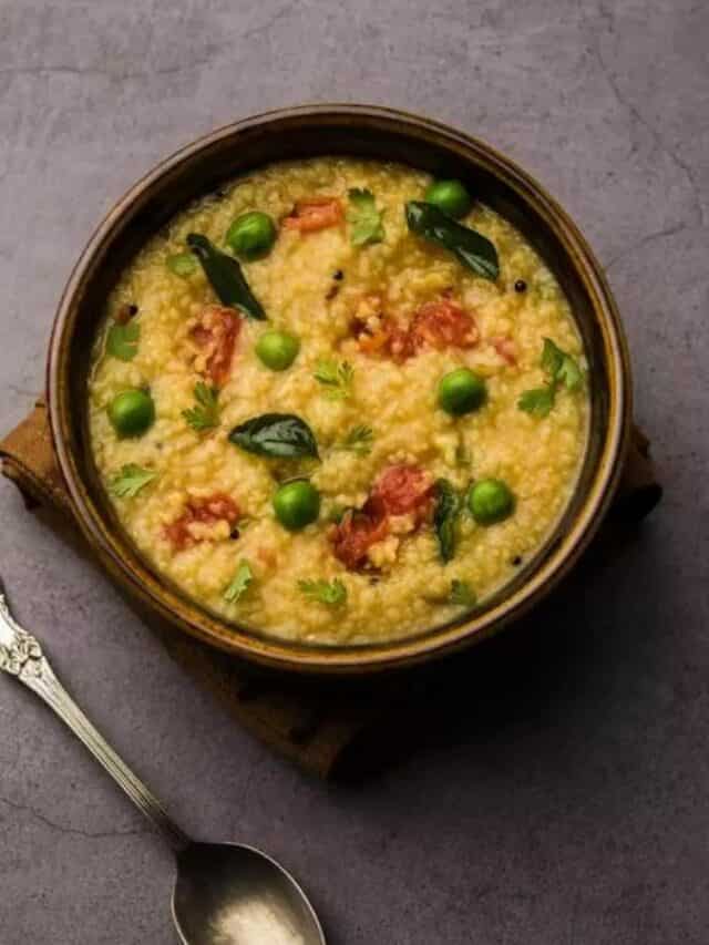 Kathiyawadi Khichdi Recipe: खाने में बनाना है कुछ हल्का-फुल्का तो ट्राई करें काठियावाड़ी खिचड़ी, फटाफट जानें रेसिपी