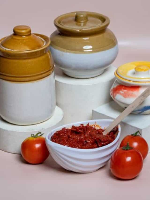 Tomato Pickle Recipe: टमाटर की चटनी तो बहुत खाई है अब बनाएं टमाटर का चटपटा अचार