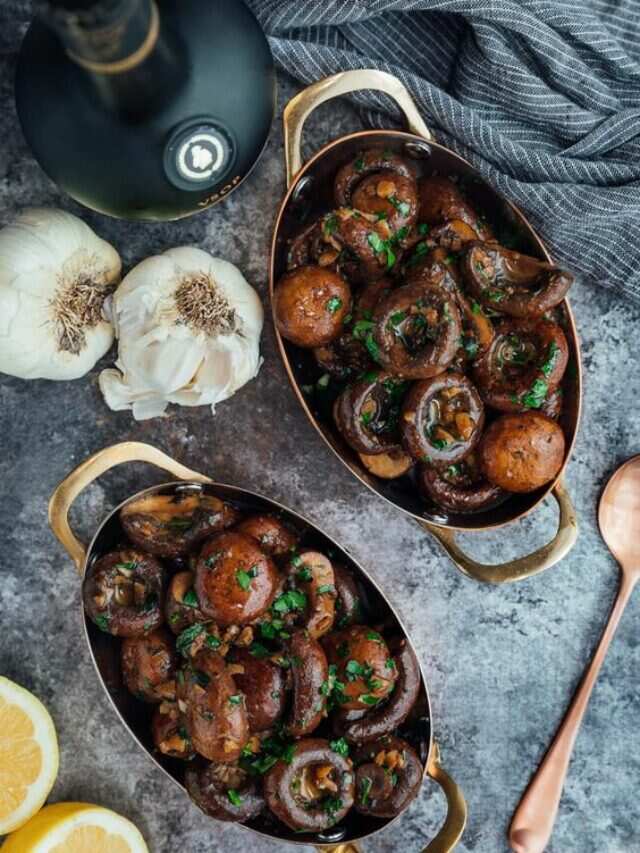 This Garlic Flavoured Spicy Mushrooms Snack Is Under 100 Calories