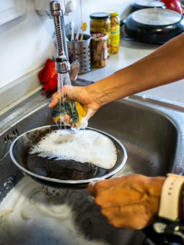 5 Easy Kitchen Tips To Clean Greasy Utensils