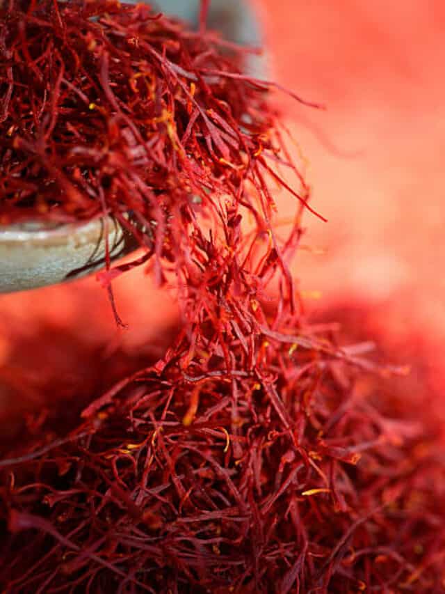 8 Benefits of Adding Saffron To Your Glass Of Milk
