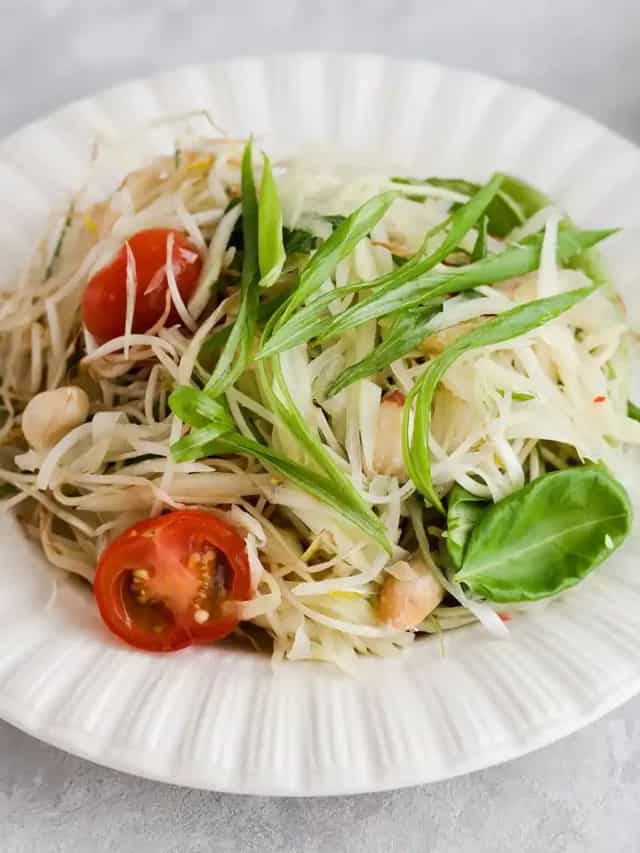 Raw Papaya Salad Recipe: Fresh & Healthy Thai Dish