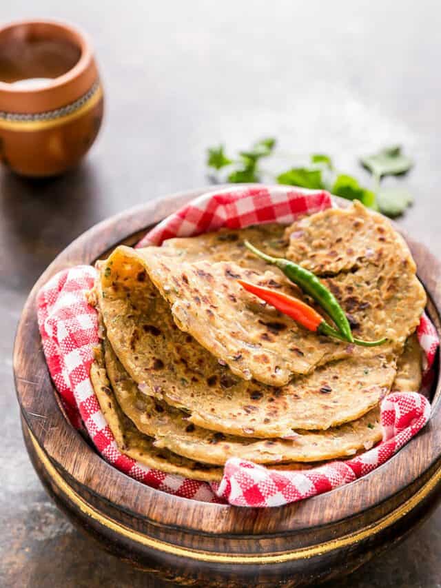 Onion Paratha: सुबह की जल्दबाजी में बनाएं स्वाद का जादूगर प्याज से बना मसालेदार पराठा