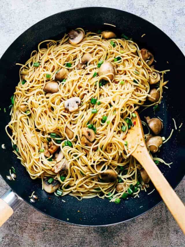 Mushroom Noodles: चाइनीज तड़के और देशी स्वाद का बेस्ट कॉम्बो है मसालेदार मशरूम नूडल्स डिश
