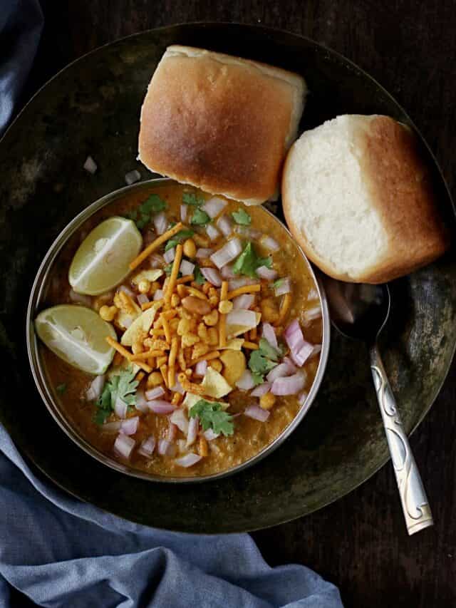 Misal Pav : कुछ चटपटा खाने के है शौकीन तो ट्राई करें मराठी स्ट्रीट फूड मिसल पाव