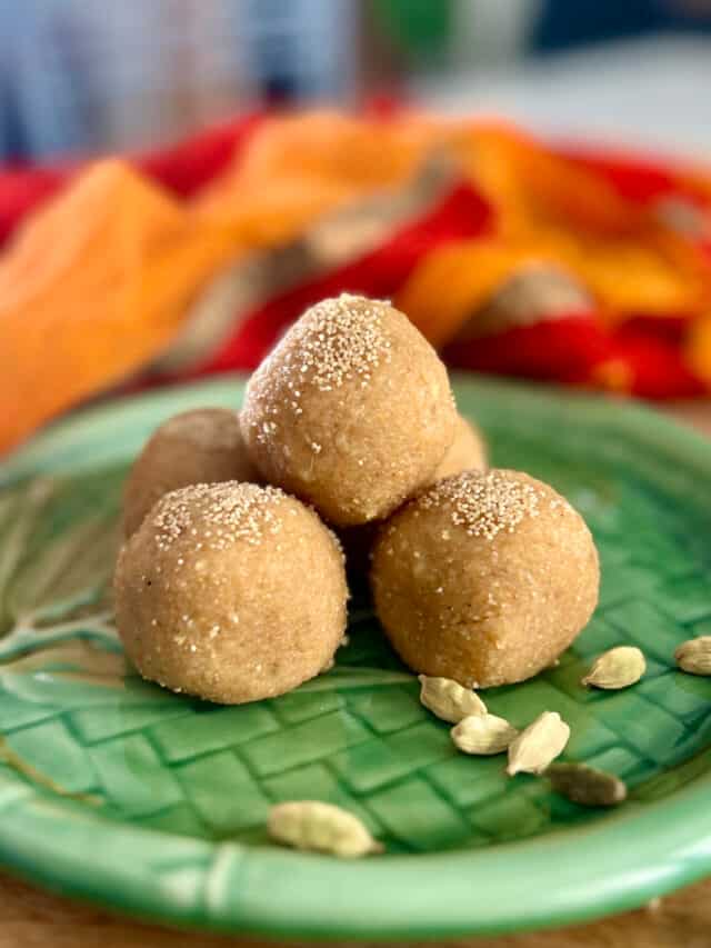Churma Ladoo : गुड़ और घी के जादुई मेल से बना राजस्थानी मिठास से भरपूर चूरमा लड्डू