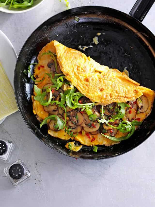 Chilli Garlic Omelette: लहसुन की खुशबू और मिर्ची का चटपटा स्वाद, बनाएं स्पाइसी चिली गार्लिक ऑमलेट