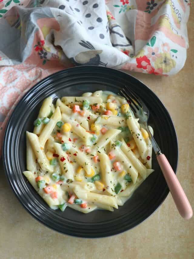 White Sauce Pasta Recipe: क्रीमी और स्वादिष्ट व्हाइट सॉस पास्ता बनाने की आसान रेसिपी